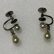 Vintage Silvertone Pearls Richelieu  earrings FREE SH