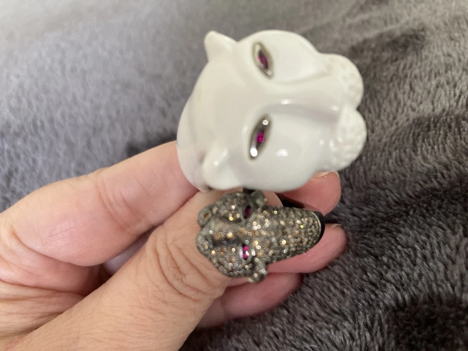 Nuevo anillo de plata pantera de diamantes negros y laca blanca Foto 3 de 4