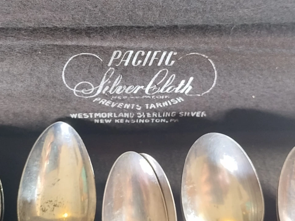 Pacific Silver Cloth Westmoreland cubiertos almacenamiento madera con juego de placas de plata Foto 3 de 4