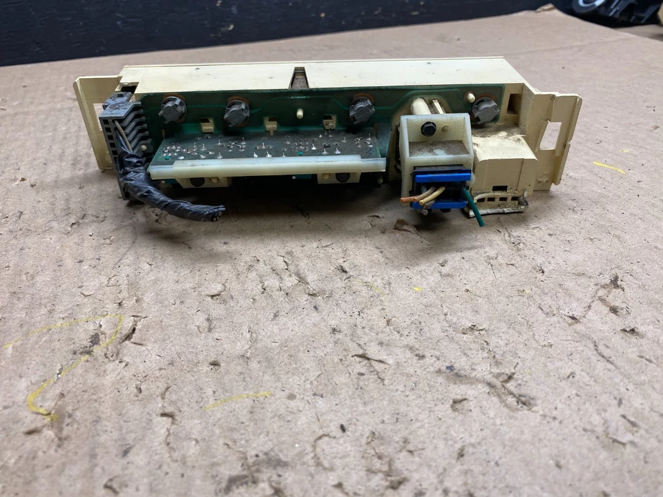 1996-2000 GMC Sierra Yukon A/C AC Climate Control A/C T4847 DG - Image 4 of 4