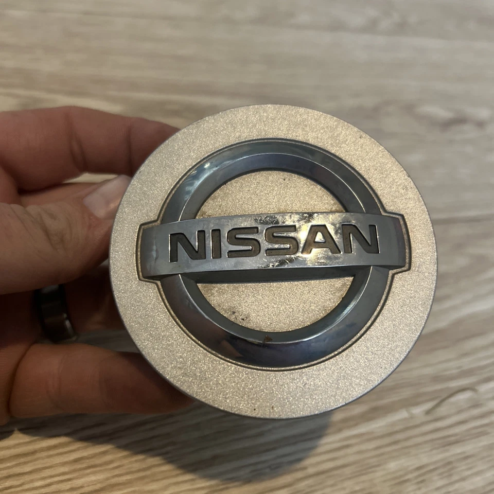 Nissan Titan 2004-2019 2004-2007 Armada tapa central P/N 40342-7S500 3-3/8"" OD Foto 2 de 4