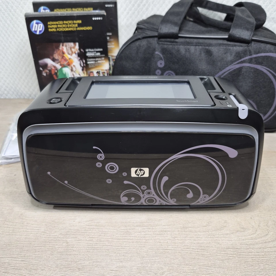Impresora HP Photosmart Serie A646 con Estuche de Transporte y Extras Probada Necesita Tinta Foto 2 de 4