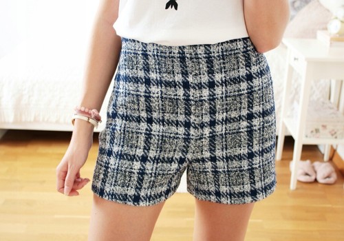HIGH RISE TWEED SHORTS Side Zipper Size 