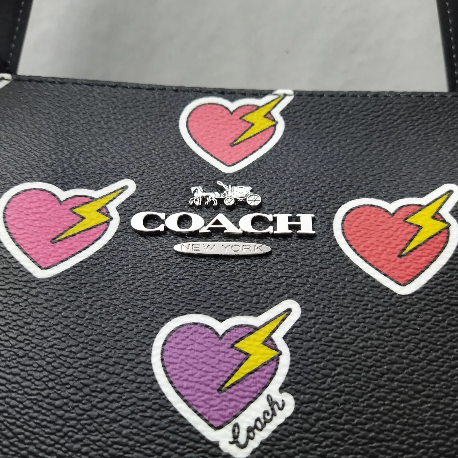 Borsa Coach Gallery in pelle nera con stampa cuore bullone doppio manico Nuova con etichetta