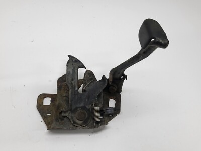 Chrysler Town & Country   Schloss Haken  Motorhaube  515ABA   (00)