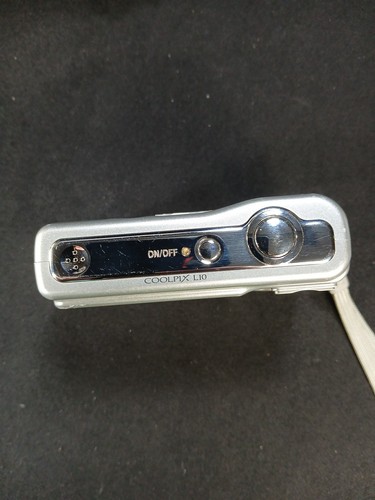 Nikon Coolpix L10 Compact Digital Point & Shoot Camera Silver - Picture 6 of 11