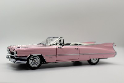 1959 Cadillac Series 62 Convertible, Danbury Mint 1:24 Pink w