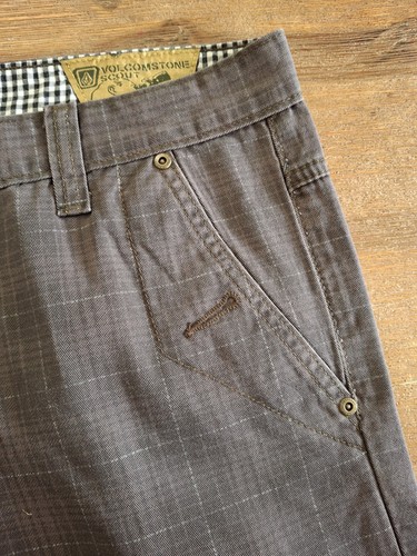 Volcom Crimson Shorts Men’s 34 Grey Plaid Check Skate Surf Casual Streetwear - Picture 6 of 8