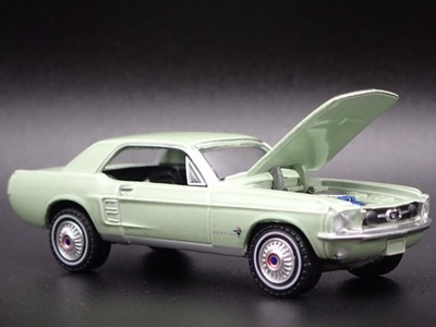 1967 67 FORD MUSTANG COUPE RARE 1:64 SCALE COLLECTIBLE DIORAMA