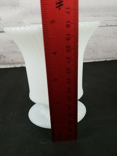 Vintage E.O. Brody Co. M4000 Ribbed Milk Glass Vase 5" Cleveland OH USA Pedestal - Picture 8 of 11
