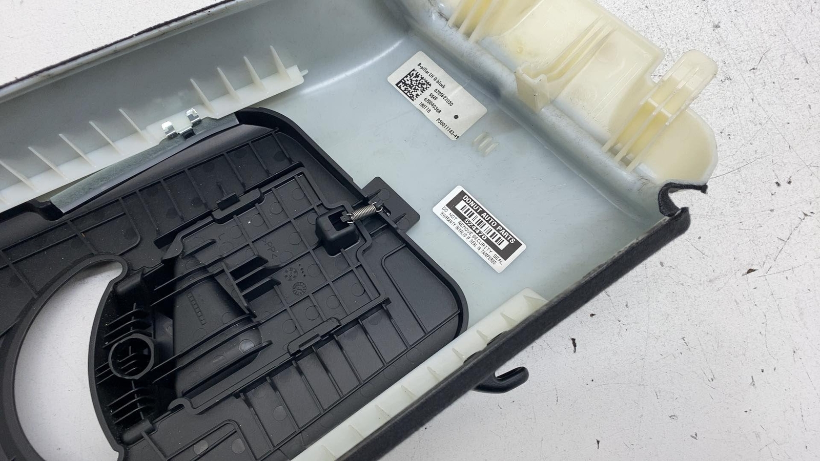 ⭕ 17-20 Maserati Levante Driver Side Upper B-Pillar Trim Panel Left 6700622030
