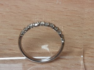 Ladies 9ct 1 71g White Gold Ring With 11 Cz Stones Size O Hy Ebay