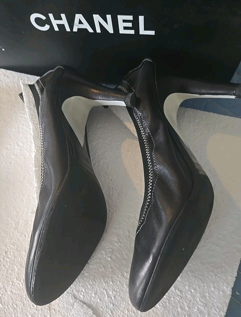 Authentic Chanel Leather Escarpin Cap Toe Pumps CC Logo Size 37.5 Black White thumbnail 10