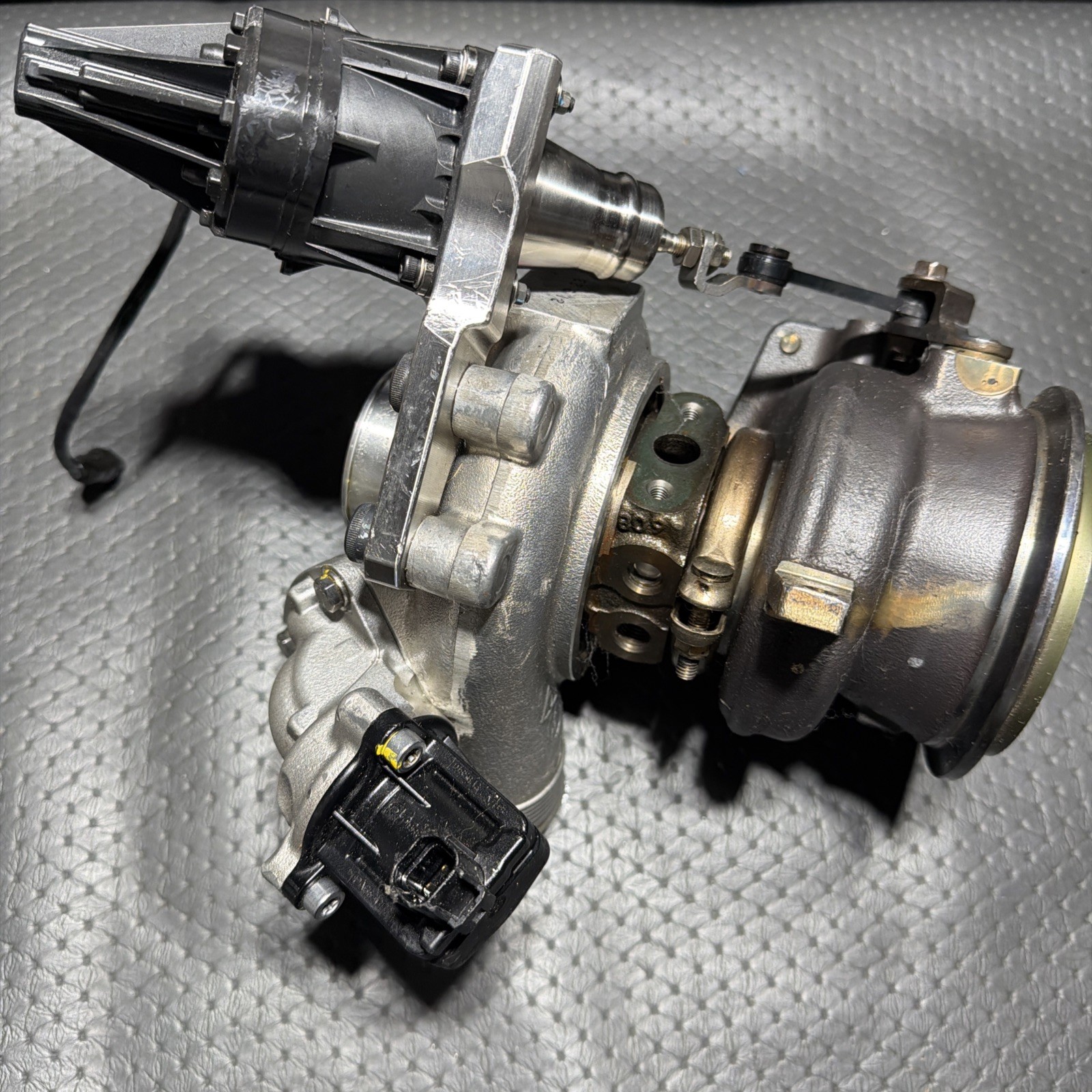 Pair TD04HL-20TK32S-7.0 TURBOCHARGERS (McLaren GT; MP4-12C; 650S) Twin Turbo Oem
