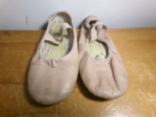 Dance Pre-Owned Ballet Shoes DanzNMotion Toddler 13M Leather Single Strap Full