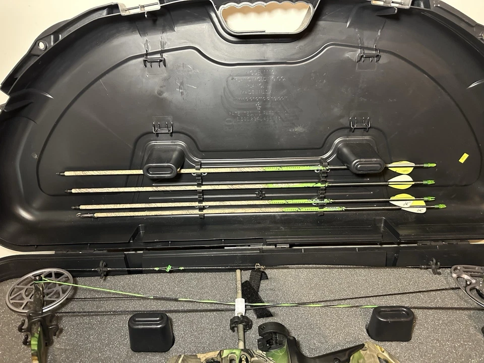 RedHead Kronik Compound Bow Package w/ Hard Case, 4 Arrows, Fiber Optic Sight - Image 3 of 4