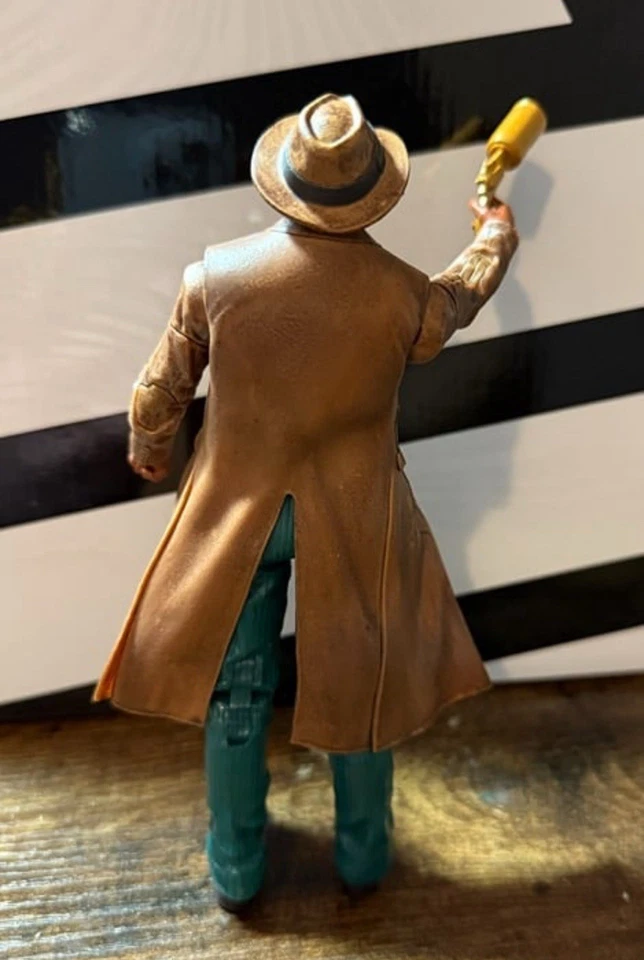 McFarlane DC Comics Multiverse Lot Mister Miracle & Sandman Target Gold Label - Image 3 of 4