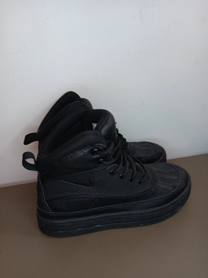 耐克 ACG Woodside 靴子 青少年 尺码 4Y 防水 黑色 二手  — 第 3/4 张图片