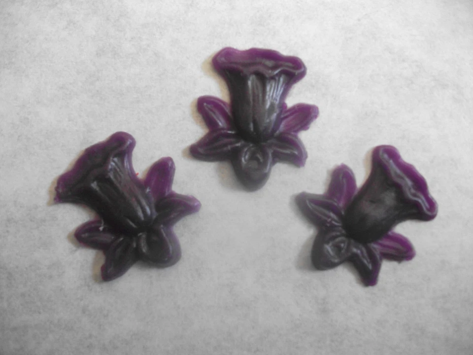 MOOSMÜLLER Wachsornament, Wachskunst, Maiglöckchen groß, lila, Kerze selbst gestalten