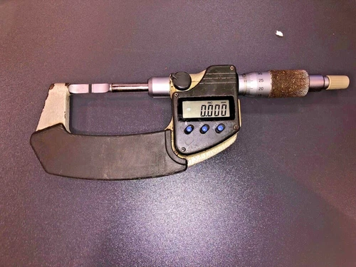 MITUTOYO DIGITAL BLADE MICROMETER 0-25MM 0.001MM NO. 422-230