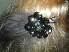 GLAMOROUS GRAY FEATHER FLORAL RHINESTONE FASCINATOR HAIR CLIP
