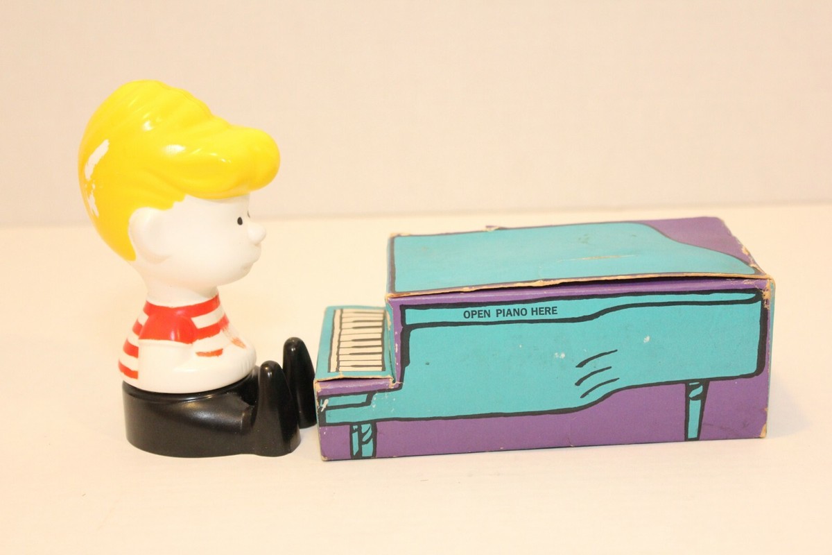 AVON Vintage Schroeder PEANUTS bubble bath 1970 W/Piano Box