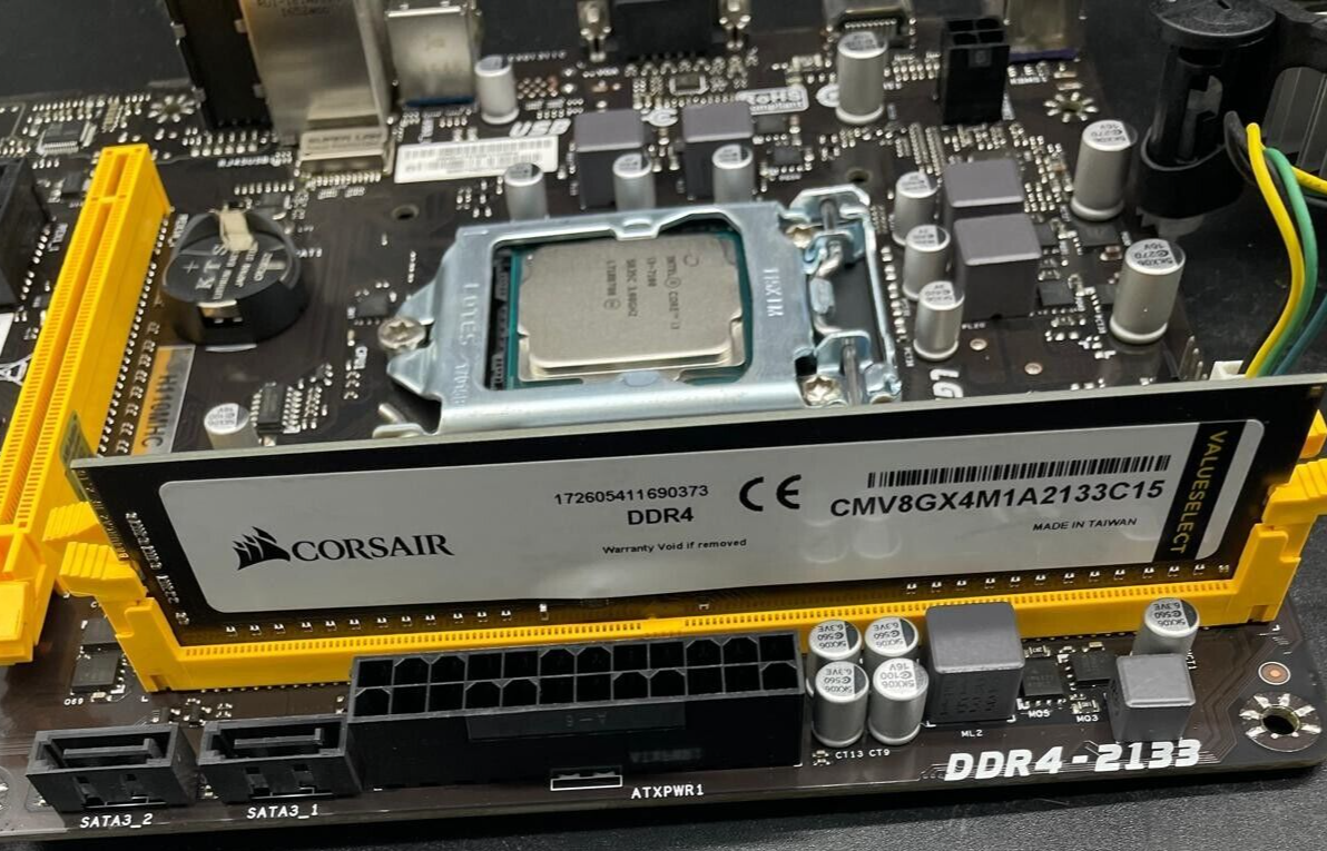 BIOSTAR H110MHC V7.0 Mainboard Combo i3-7100 @3.90Ghz 8GB DDR4