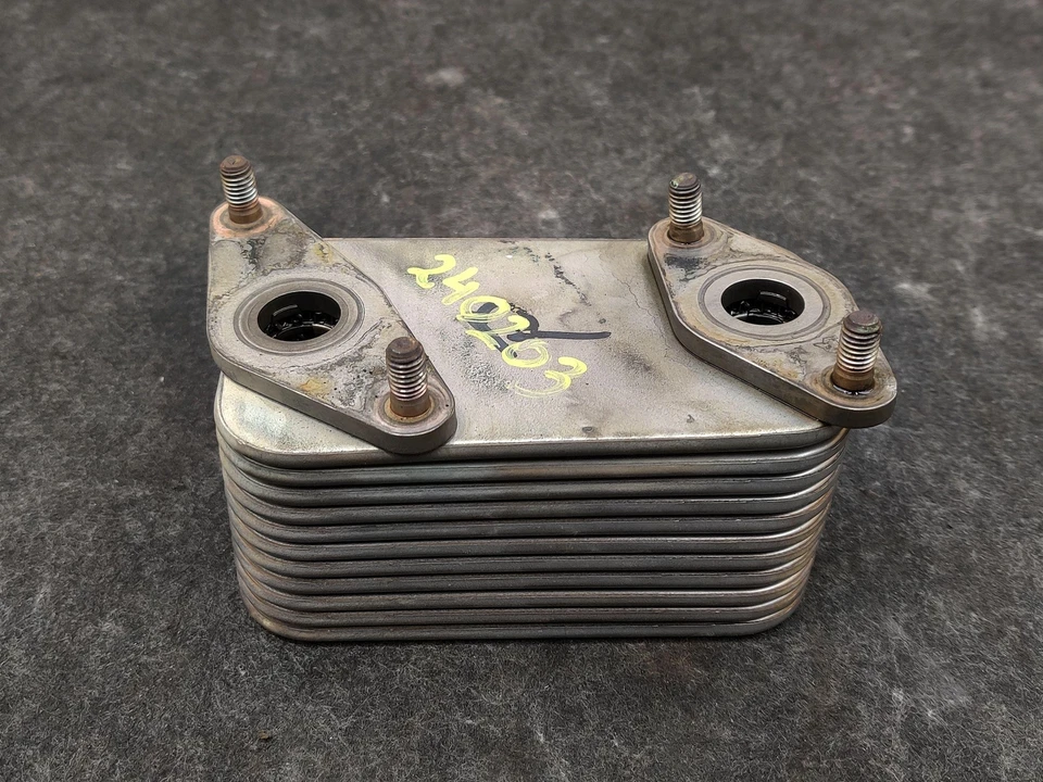 Enfriador de aceite de motor 12649227 OEM 6,6 L V8 Duramax Silverado Sierra 2500 3500 15-16 Foto 2 de 4