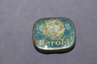 Vintage gramophone needles tin Herold Made in Germany - Bavaria . With needles .