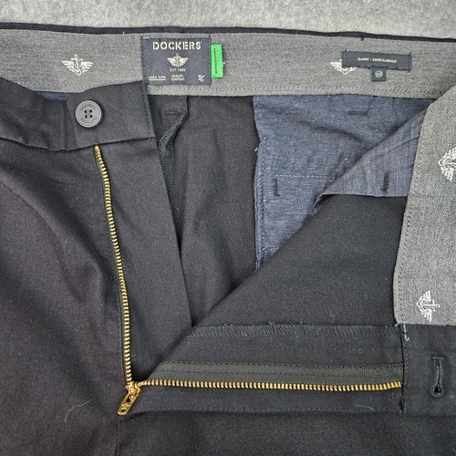 Pantalone Dockers Easy Care Classic Fit Nero Uomo Taglia 40x30 con Antimacchia - Foto 9 di 10