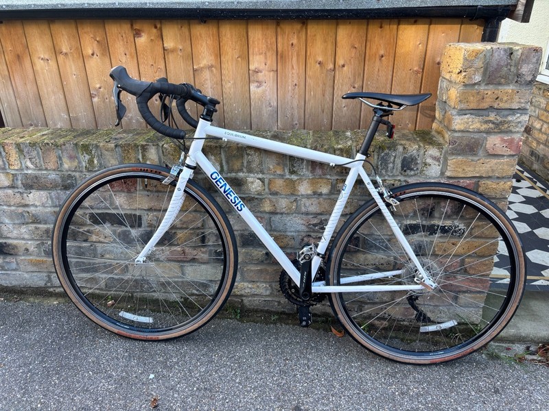 genesis equilibrium road bike - size medium