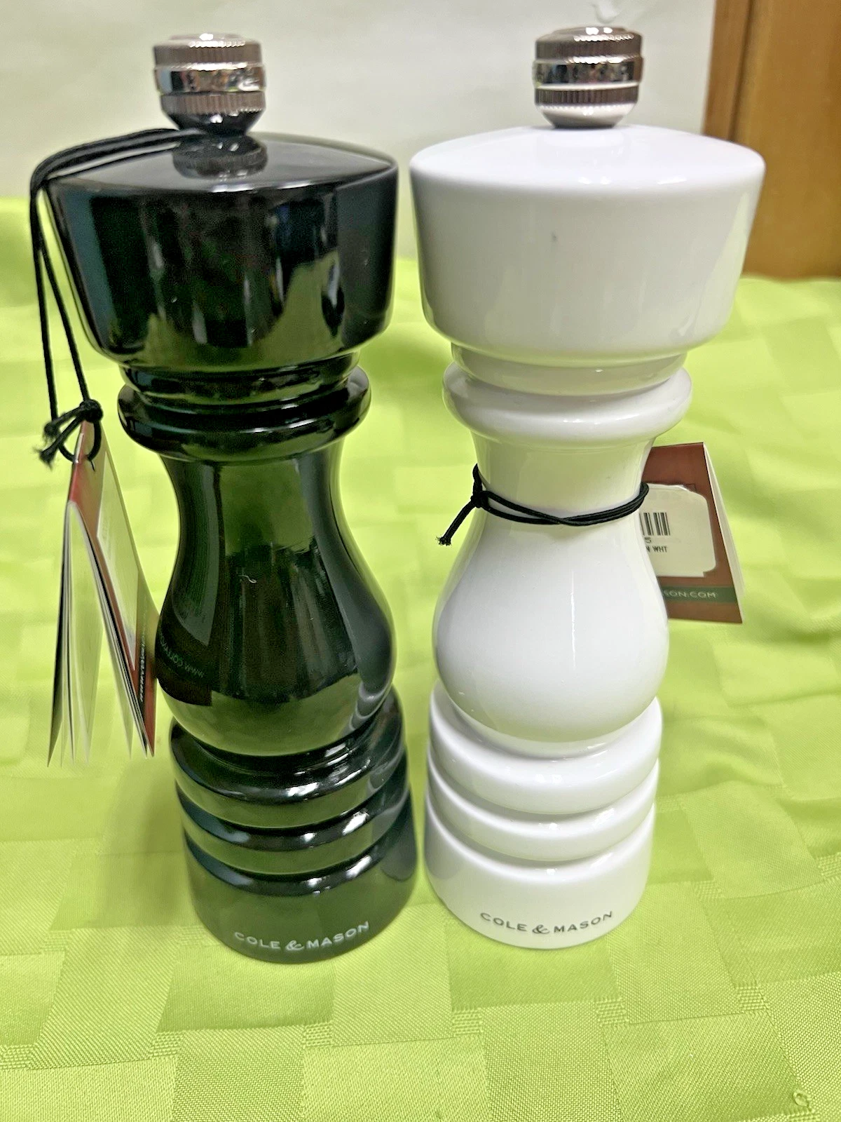 Cole & Mason London Refillable Spice Mill 7'' Pepper & SALT Mill Black WHITE SET