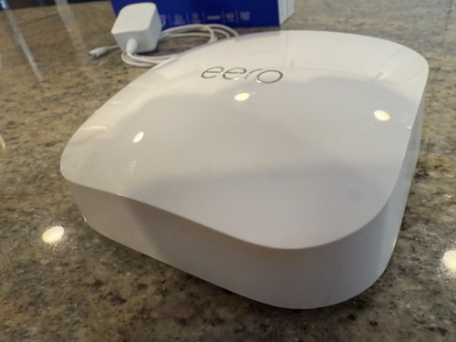 eero Pro 6E Tri-Band AXE5400 Wi-Fi 6E Mesh Router - White - Zdjęcie 7 z 9