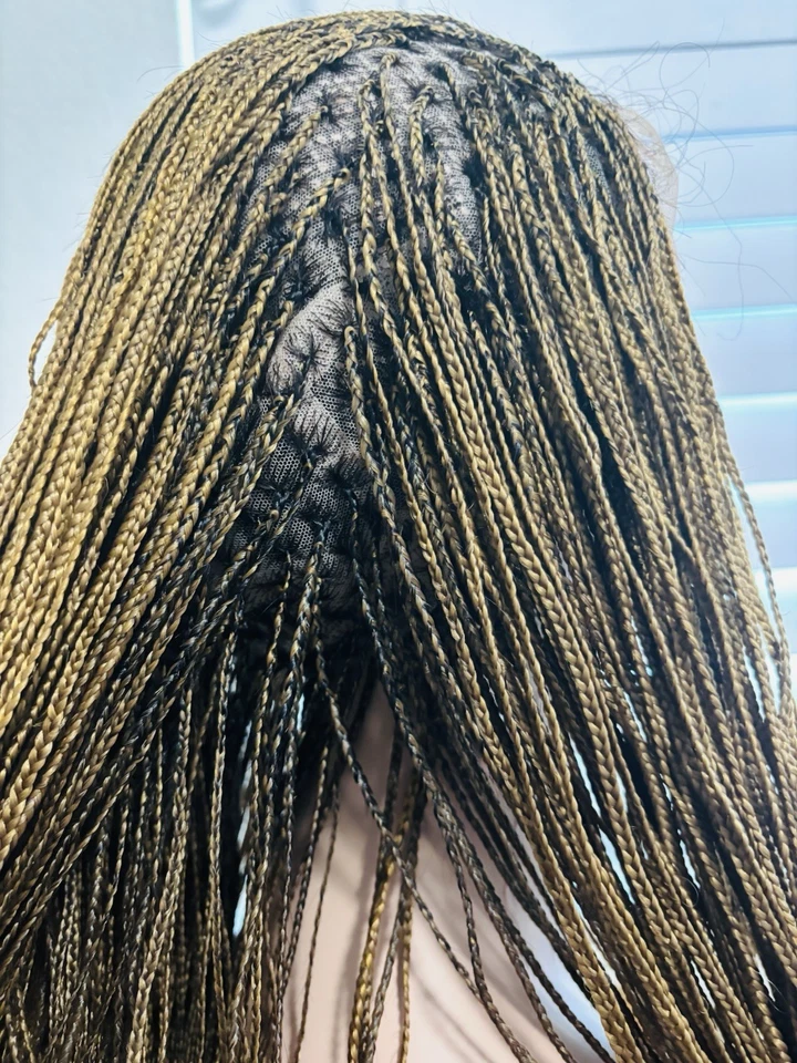 Peluca trenzada hecha a mano 32 pulgadas rubia sin nudos encaje completo/360 con boca rizada Foto 3 de 4