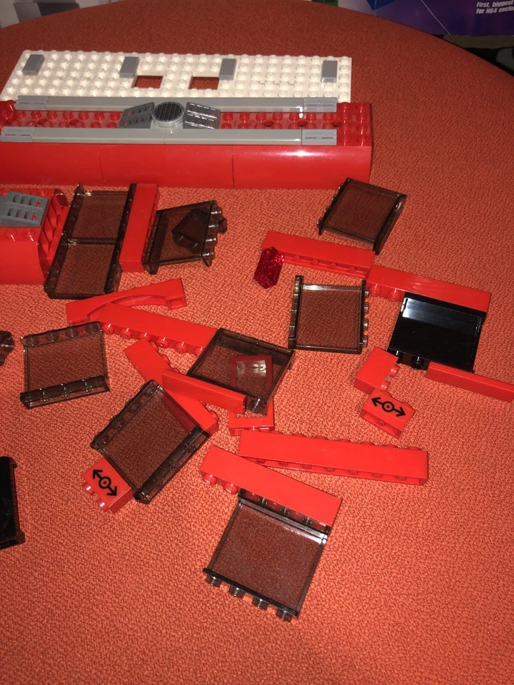 LEGO City 7938: Passenger Train - Incomplete / Spares  - Image 4 of 4