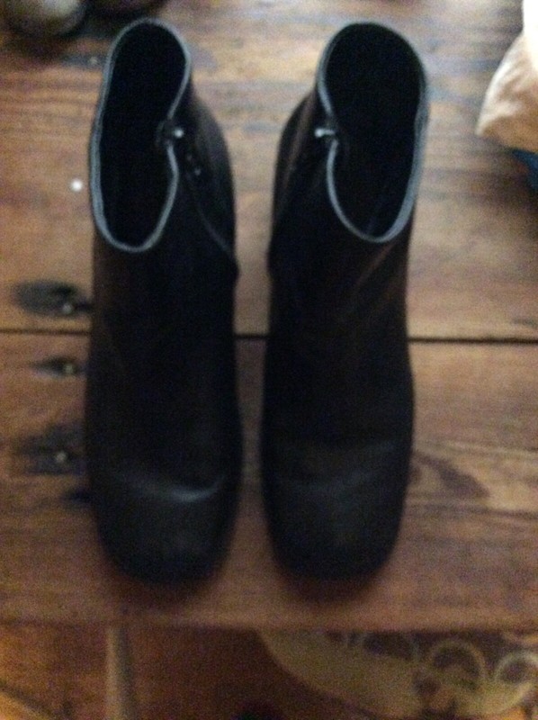 Women's Fairchild Black Zip UP Block Heel leather Boots Size 9 M EUC