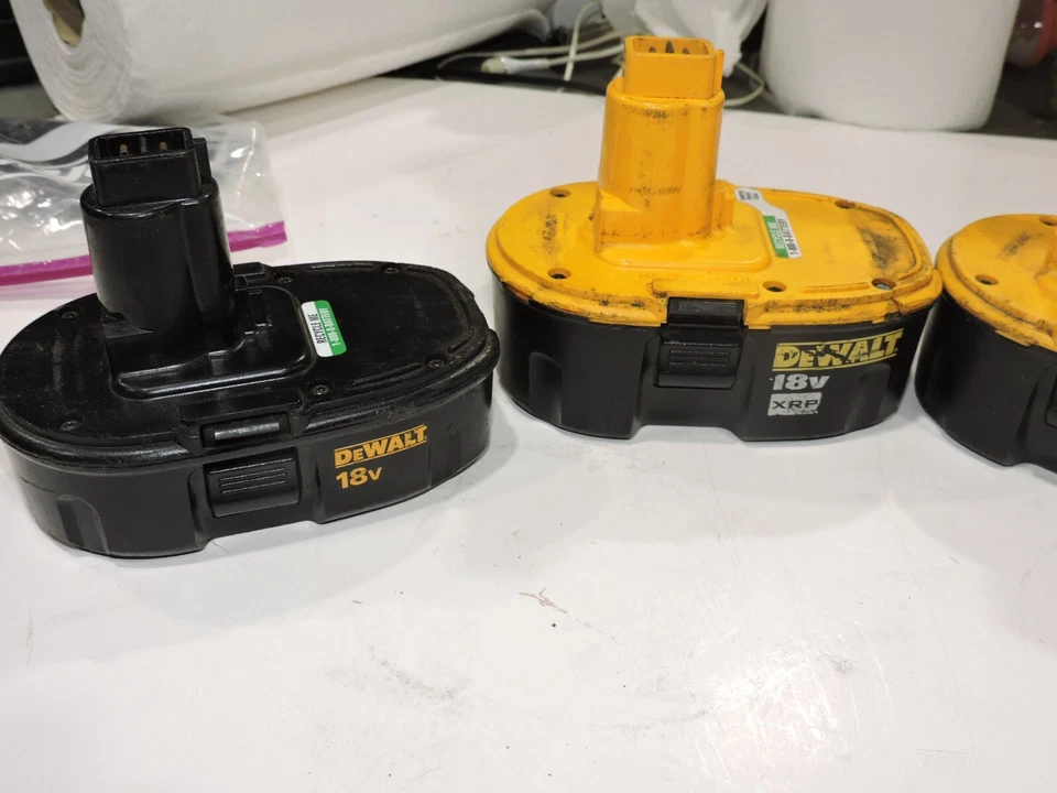 (4) Baterias Dewalt apenas para peças. 18V/14,4V - Imagem 2 de 4