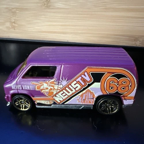Vintage 2007 Hot Wheels Purple Custom '77 Dodge Van, "News TV, 68" Rare Original