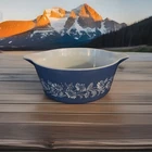 PYREX 475-B Colonial Mist 2.5L Casserole Dish Blue Daisies Vintage #34 NICE COND