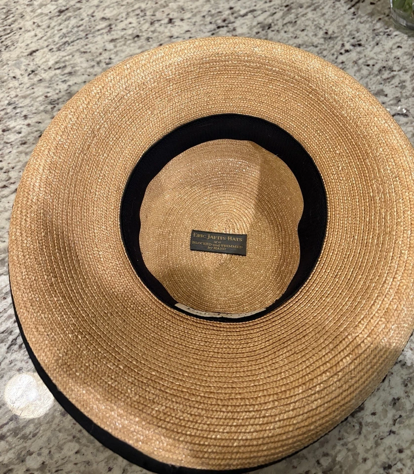 Sombrero de paja Eric Javits vintage con lazo negro, bloqueado y recortado a mano Foto 3 de 4