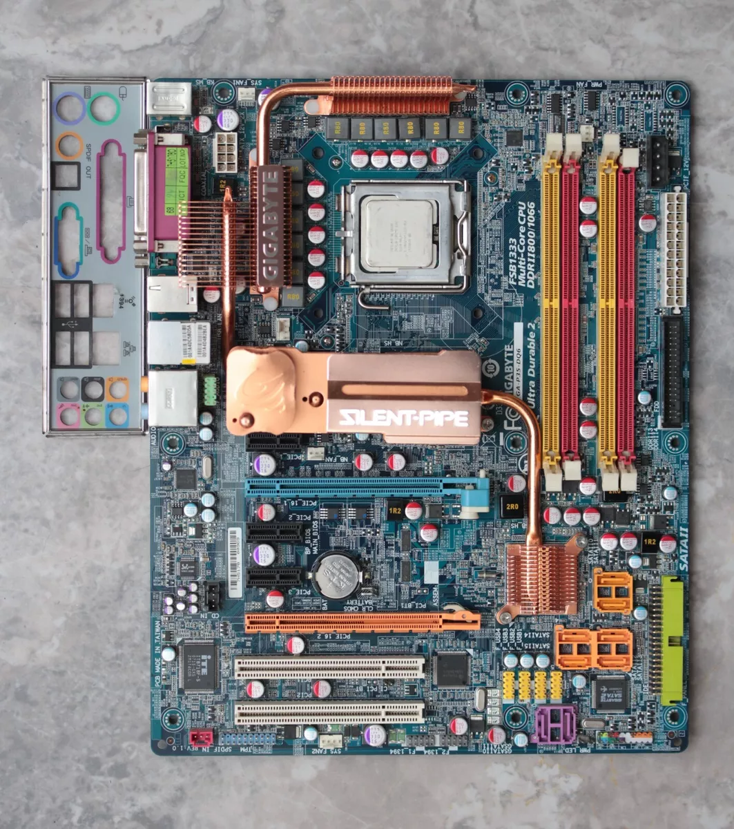 GIGABYTE GA P35 DQ6 Intel Motherboard socket 775 with CPU Q8300