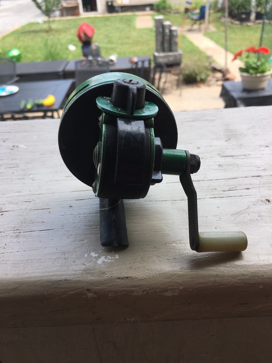 Vintage Johnson Century Model 100-A Spincast Fishing Reel In Original