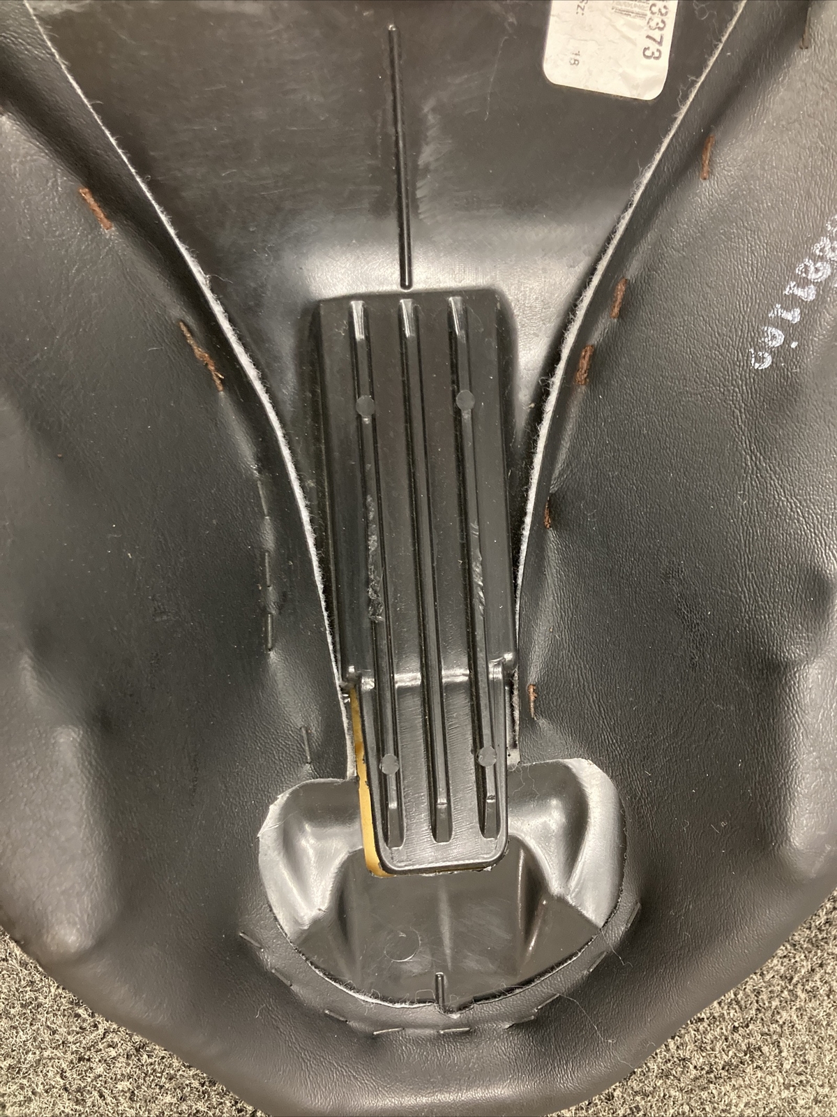 Harley Davidson 2014 FXSB Softail Breakout Solo Seat P52000097 for 新型デリカ後期純正テールランプ