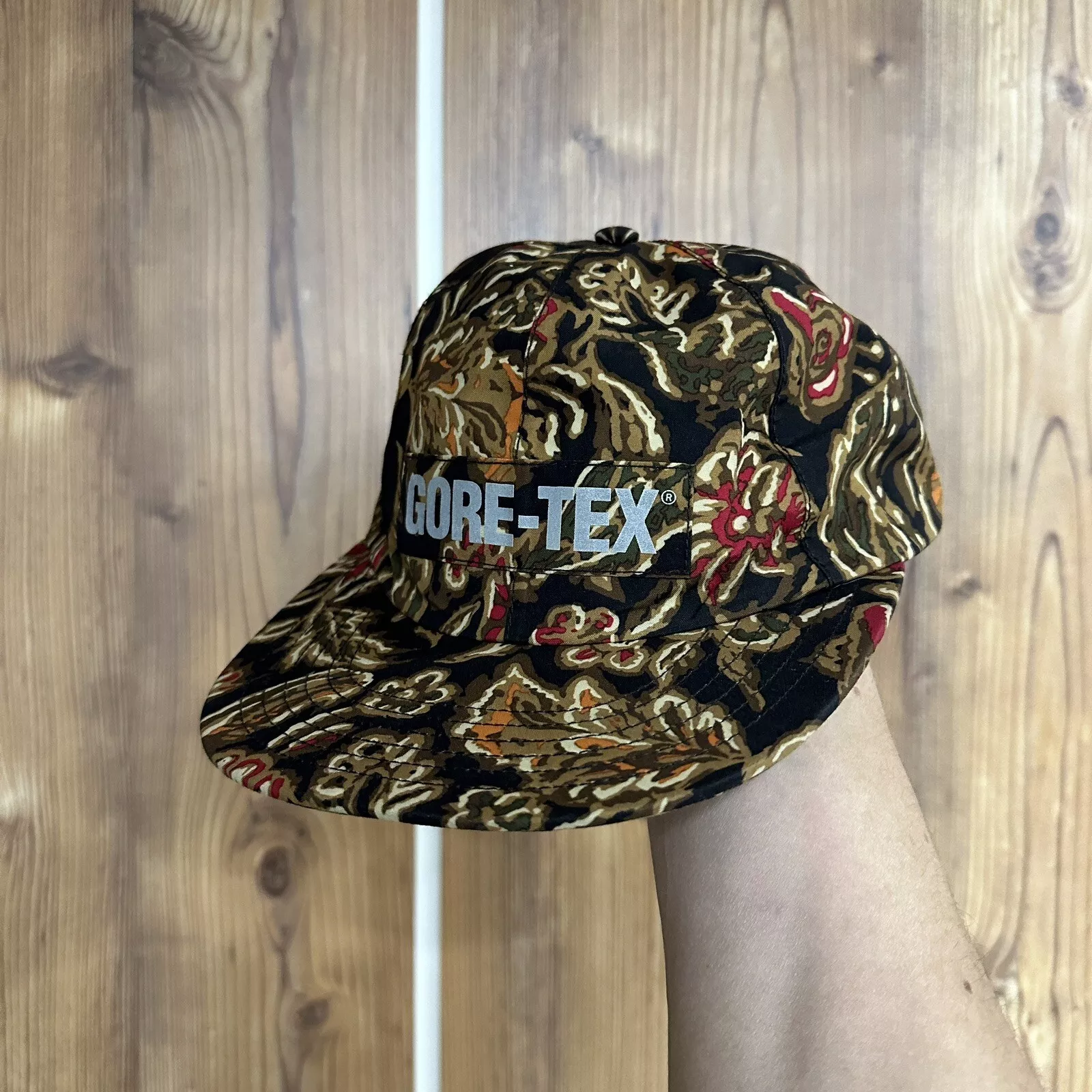 Chapeau Supreme FW18 Box logo Gore Tex floral 6 panneaux neuf sans étiquettes