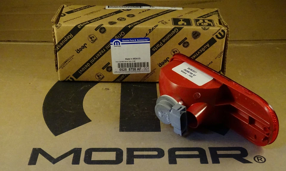 Rear Fog Light Chrysler Cruiser PT 01-05 5288758AF Genuine New Mopar - Image 3 of 4