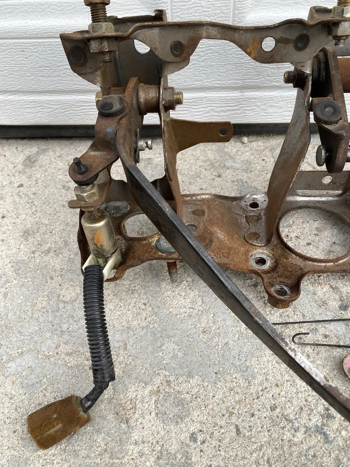 Toyota Pickup 4Runner 1984-1988 embrague pedal freno caja montaje unidad manual Foto 2 de 4