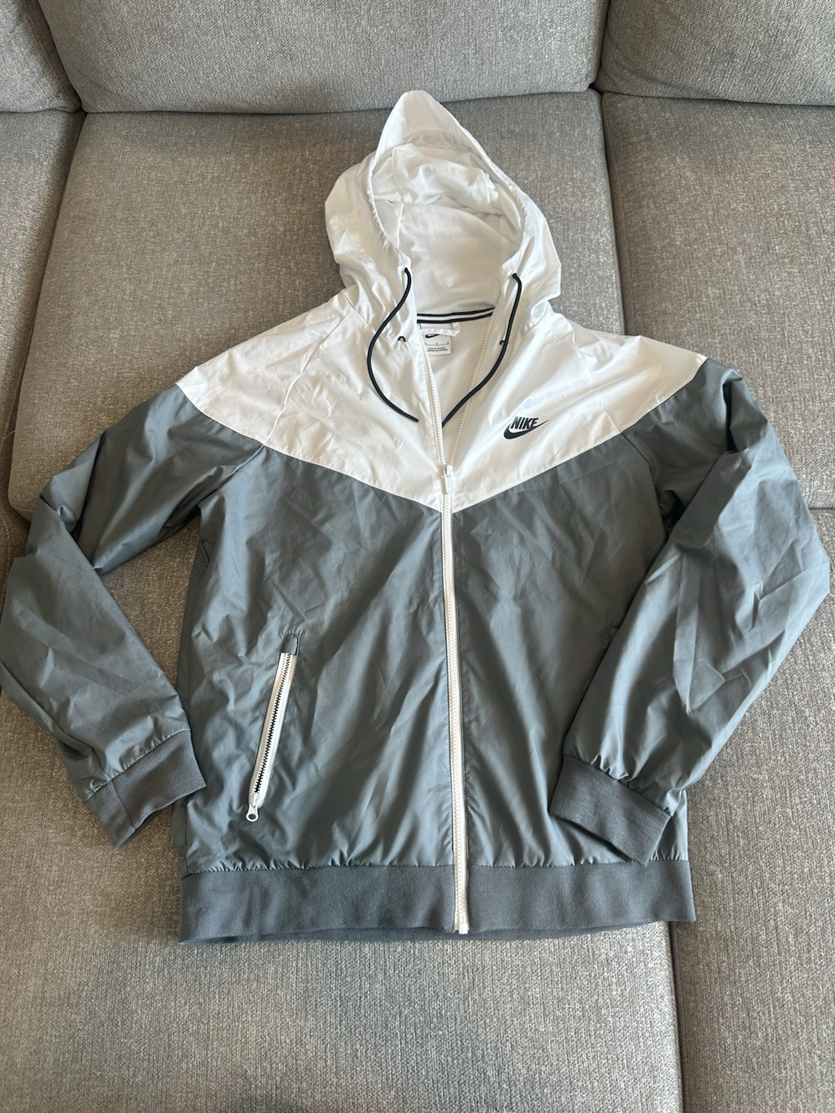 Foto 1 di 9