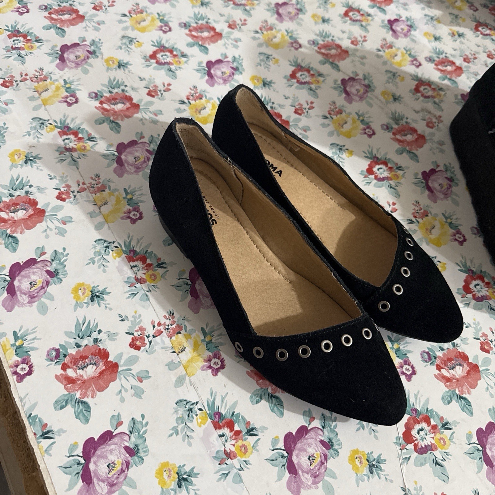 Sonoma Women's Black Leather Pointed Toe Flats with Rivet Details, Size 6
