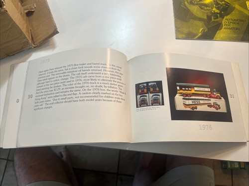THE HESS TOY COLLECTOR BOOK - Afbeelding 3 van 3