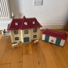 Schleich Horse Club 42551 Lakeside Country House and Stable - barn Set